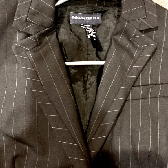 Vintage Pinstripe Banana Republic Womens blazer with unique lapel , size 4 - Picture 2 of 4